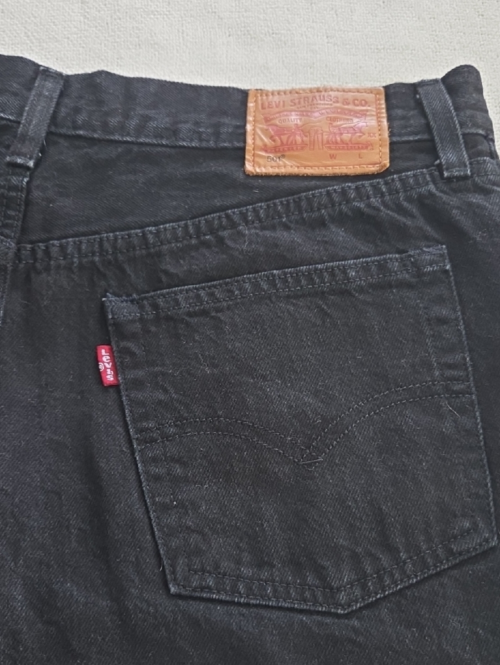 Levi's Black Denim Shorts with Floral Embroidery Size 29 - Picture 5 of 8